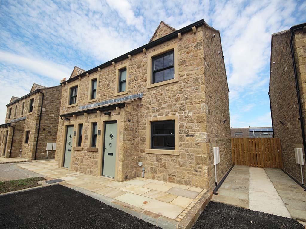 3 bedroom semi-detached house To Let in Barnoldswick - Main Image